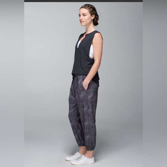 Lululemon Rollin' With My Omies Pant - Picture 3 of 8